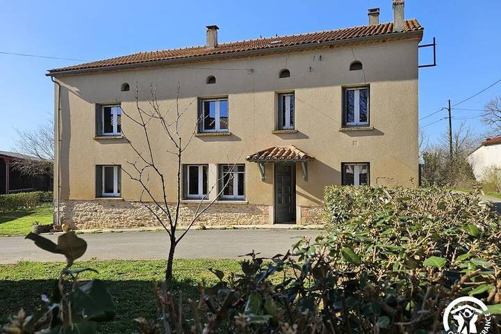 Location de vacances pour 9 personnes, avec jardin à Fauch