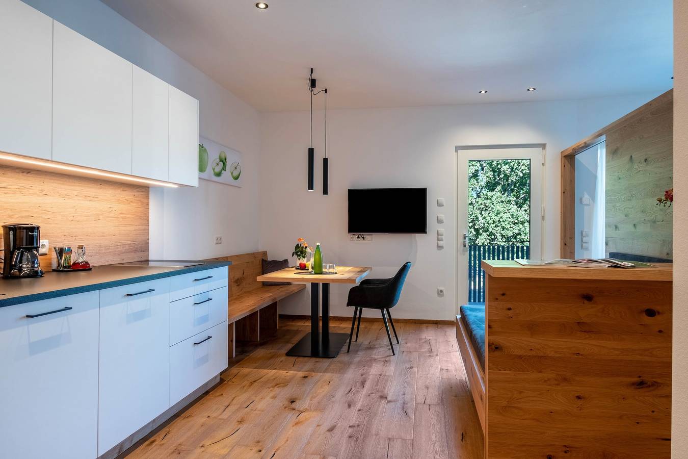 Entire apartment, 'Luislhof Hof - Apartment Pomum' with Mountain View, Terrace & Wi-Fi in Girlan, Eppan an der Weinstraße