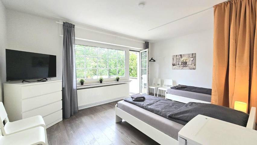 Ferienwohnung für 11 Personen, mit Balkon und Terrasse sowie Garten und Ausblick in Menden
