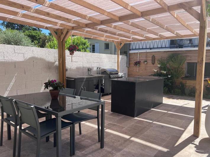 Gîte pour 4 personnes, avec piscine ainsi que vue et jardin à Saint-Seurin-de-Prats - 4