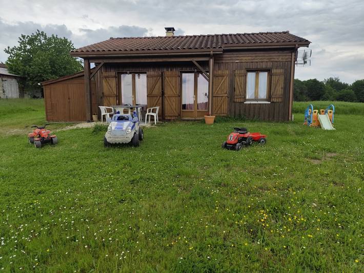 Casa de Vacaciones 'Le Chalet' con Jardín Privado y Wi-Fi in Saint-Front-d'Alemps, Périgord Vert