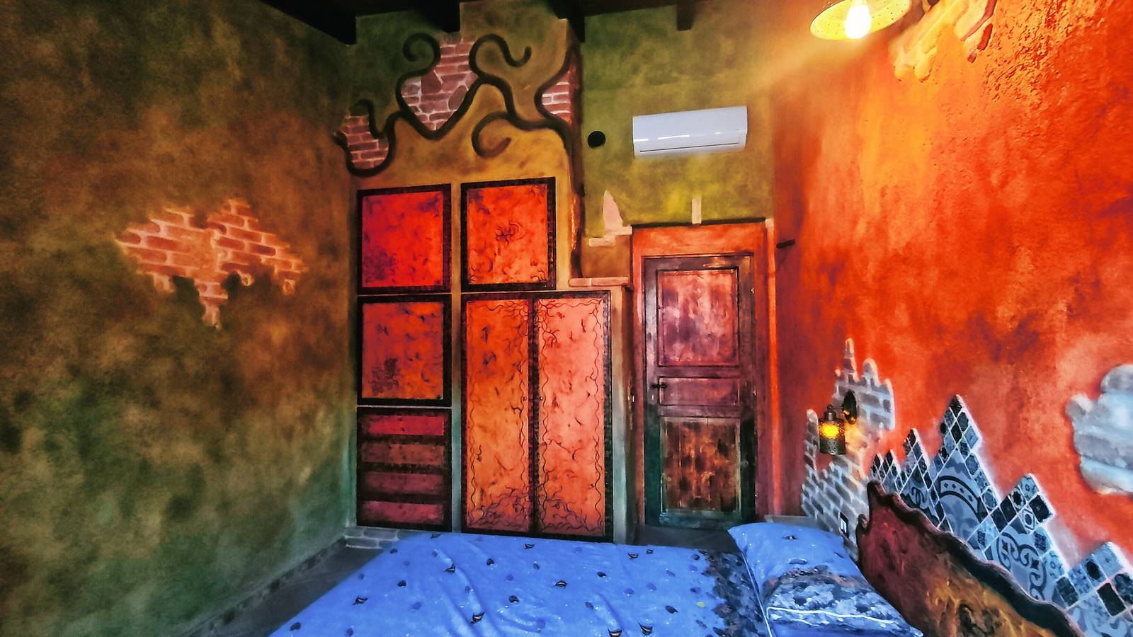 Room 'Guell' with Private Bathroom in the Hallway in Teulada, Cagliari Province