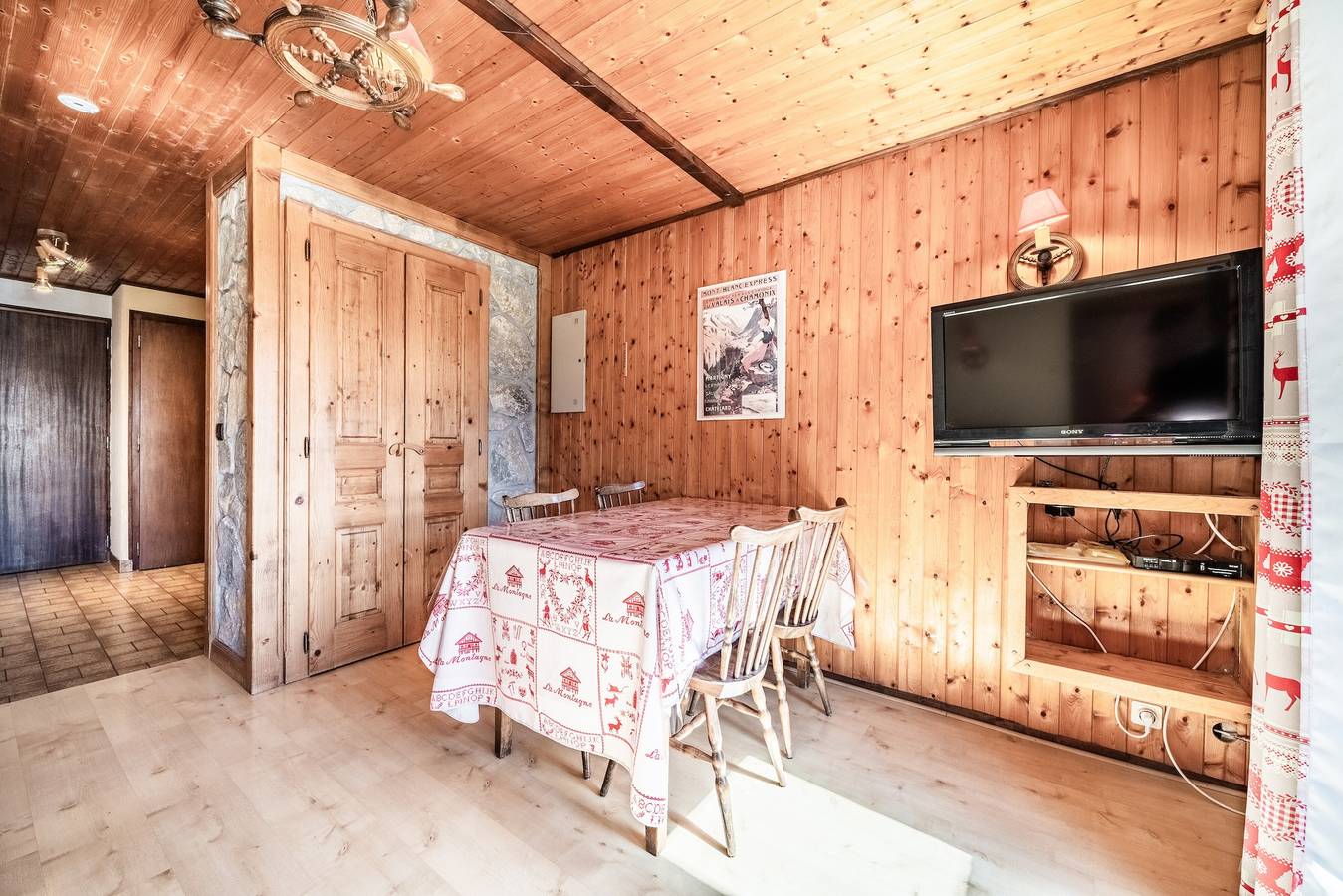Apartamento entero, Apartamento 'Le Morclan' con vistas a la montaña y balcón in La Chapelle-d'Abondance, Les Portes du Soleil