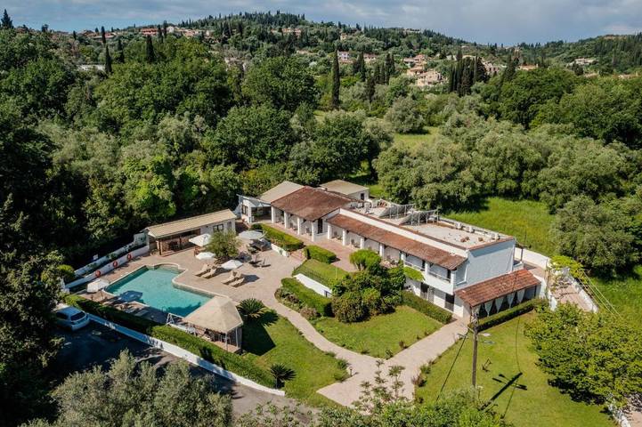 Bungalow für 2 Personen, mit Terrasse und Garten sowie Pool und Ausblick auf Korfu