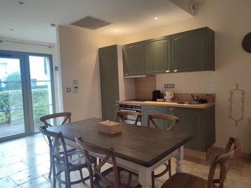 Location de vacances pour 3 personnes, avec piscine et jardin à La Redorte