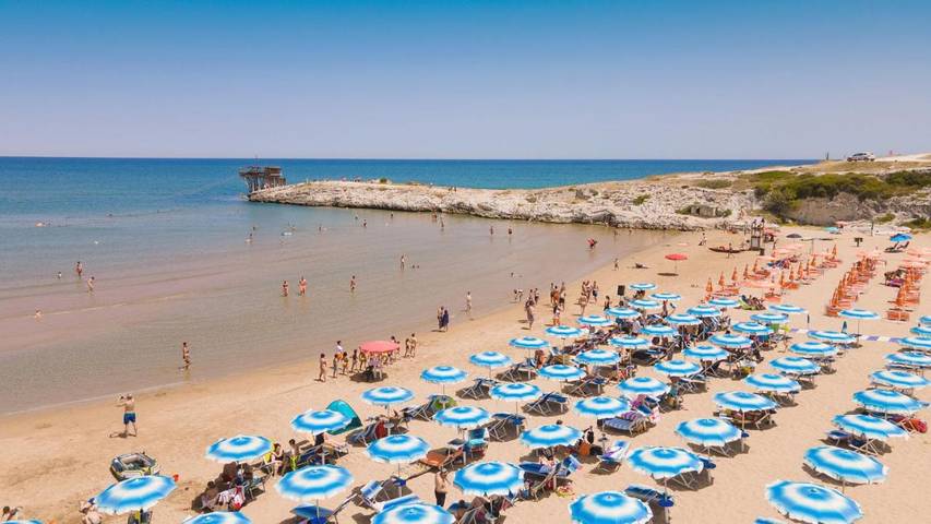 Villaggio vacanza per 4 persone, con Terrazza e Giardino nonché Piscina e Panorama in Puglia