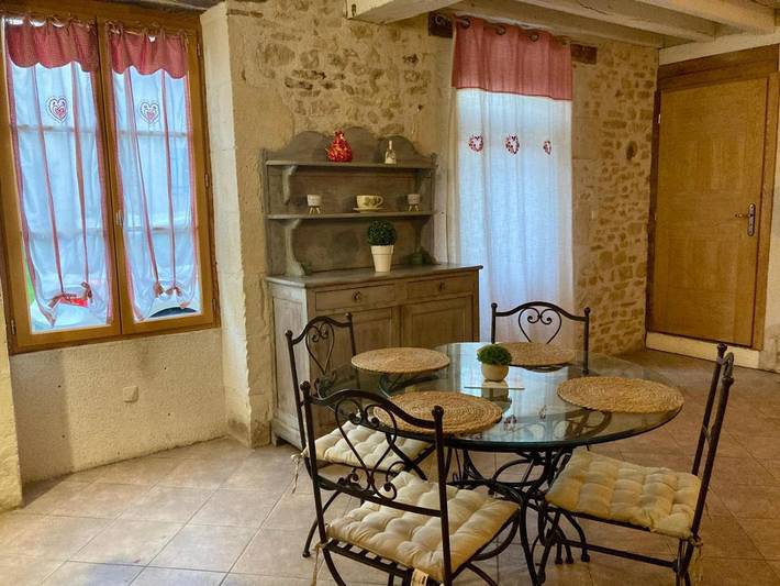 Location de vacances pour 4 personnes, avec terrasse et vue, animaux acceptés à Saint-Parize-le-Châtel - 3