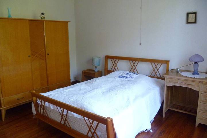 Location de vacances pour 6 personnes, avec terrasse et jardin à Égliseneuve-d'Entraigues - 4