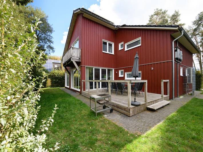 Ferienhaus für 12 Personen, mit Balkon und Terrasse sowie Garten und Pool in Granzow