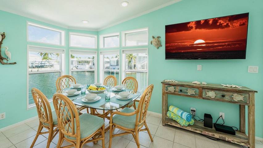 Vacation rental for 6 people, with hot tub and pool as well as balcony/terrace in Cudjoe Key