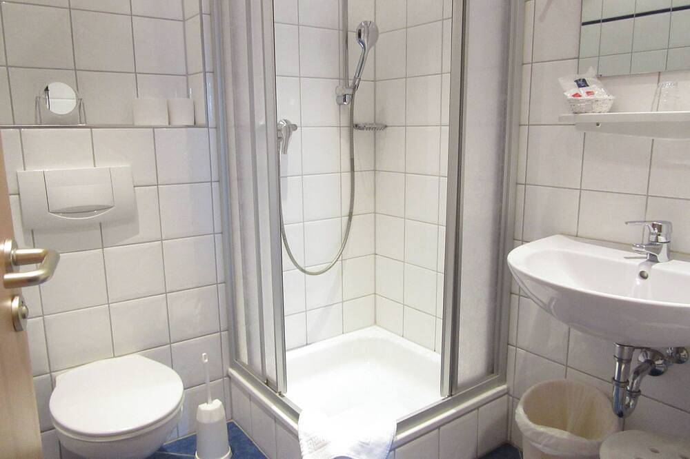 Ganze Wohnung, Ferienwohnung mit Westbalkon 48 qm in Seeon, Seebruck