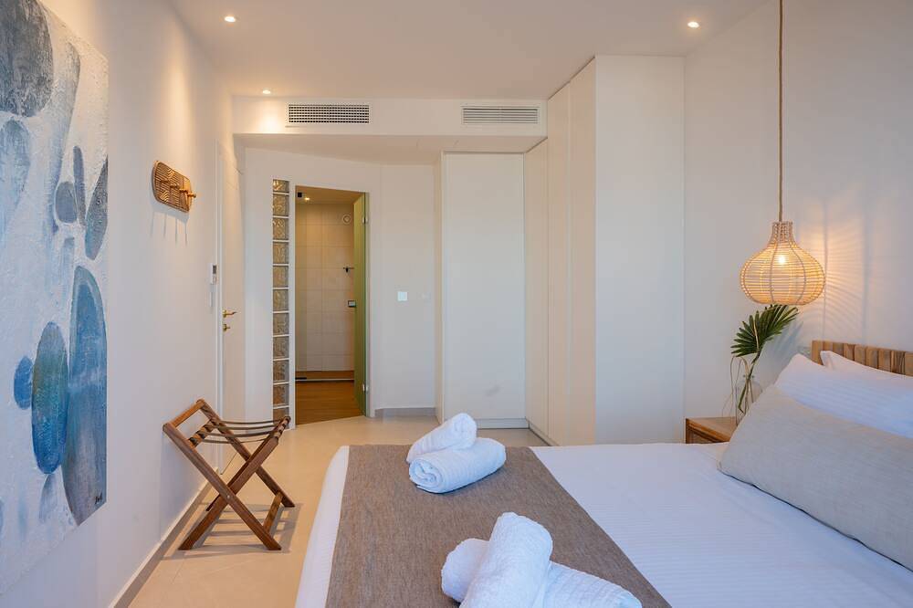 Ganze Wohnung, Rhadamanthus, Amphimatrion Luxe Seaview Apt with private hot tub and shared pool in Kalyves, Chania und Umgebung