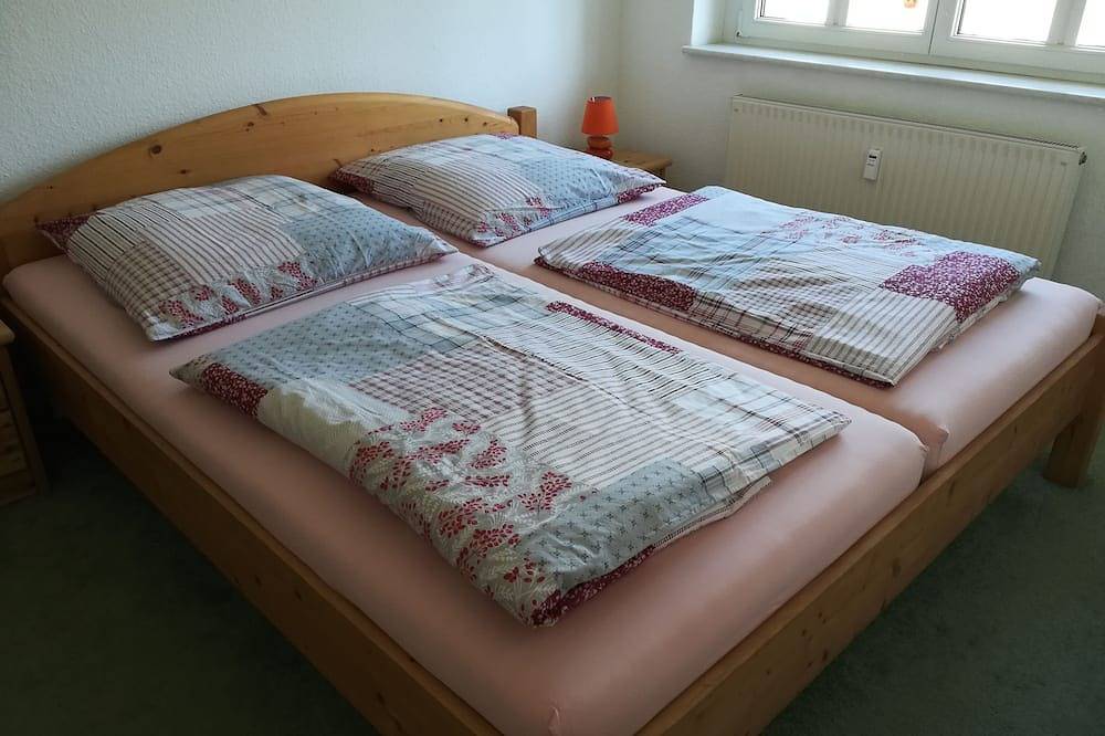 Ganze Wohnung, Gemütliche Ferienwohnung mit Blick auf die Weinberge in Top-Lage in Radebeul, Meißen Region