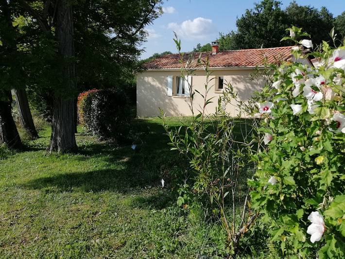 Gîte pour 4 personnes, avec jardin à Montagrier