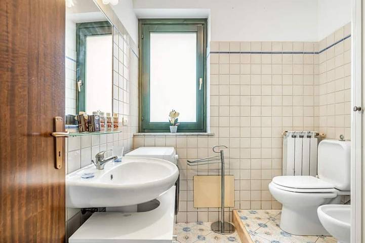 Entire apartment, Guesthost - Cozy 55 sqm apartment in Mascali, ideal for 4 people. Equipped with air conditioning, and 2 balconies, the apartment offers comfort and convenience. Located just 1 minute walk from the beach, with a road next to the building providing direct in Fondachello, Mascali
