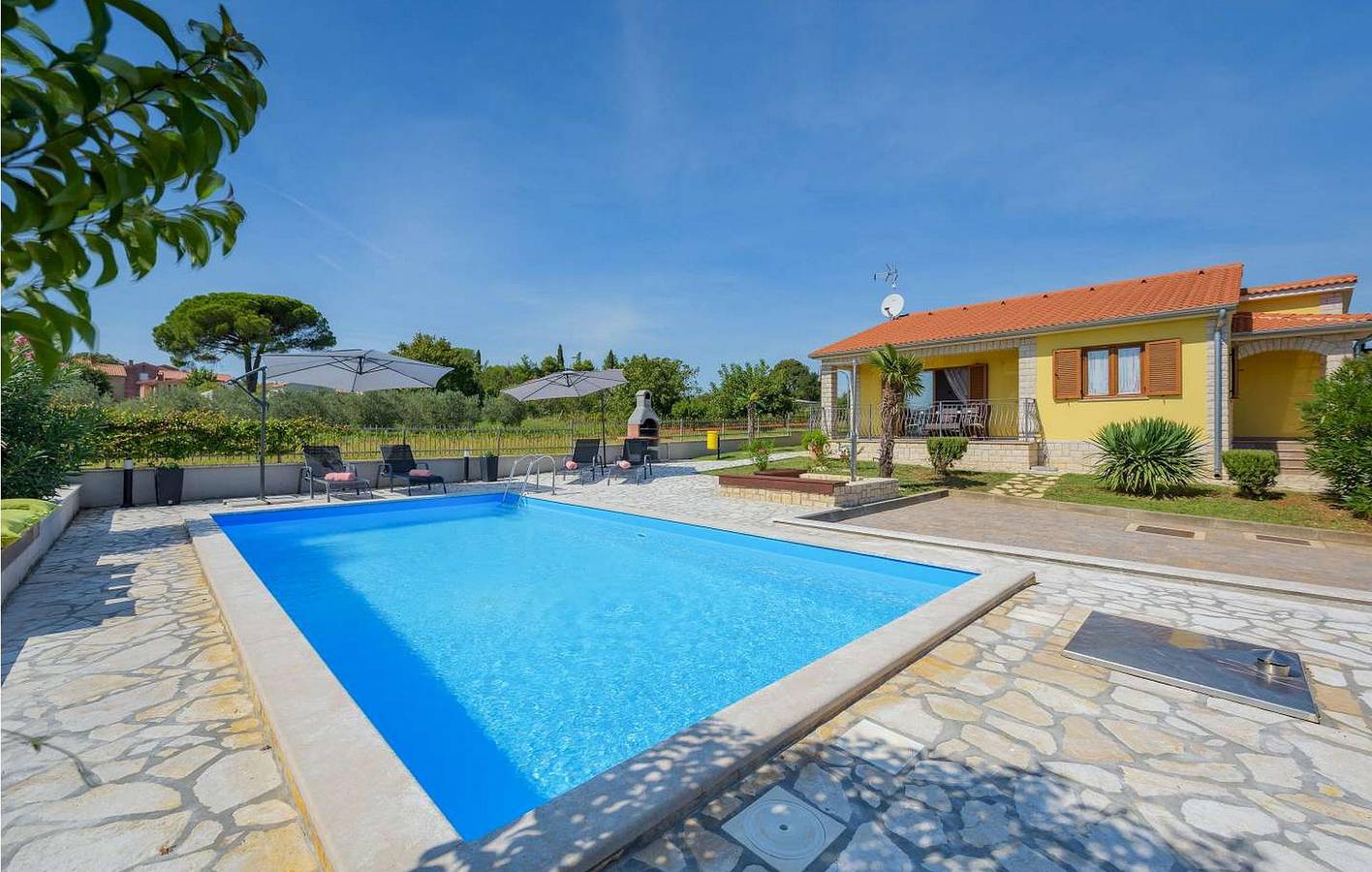 Geräumige 2-Zimmer-Wohnung mit Pool, WLAN und Parkplatz in der Nähe von Labinci in Kastelir, Općina Kaštelir - Labinci