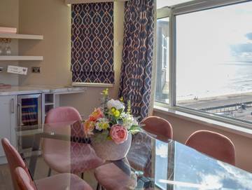 Log Cabin for 4 People in Bridlington, East Riding of Yorkshire, Photo 4