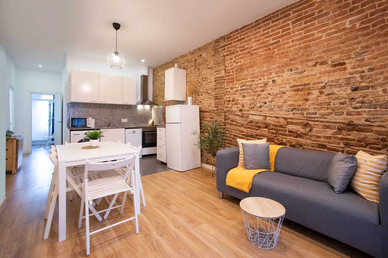 Apartamento entero, 2sic1033 Bright flat near Sagrada Familia in Centro Barcelona, Barcelona