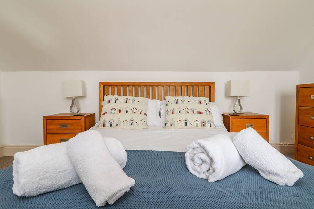 Trelawns, family friendly, character holiday cottage in Mawgan Porth in Mawgan Porth, Cornwall