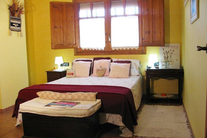 Beautiful and quiet villa near beach. Large garden, fenced pool and barbecue in Vandellòs i l'Hospitalet de l'Infant, Costa Dorada