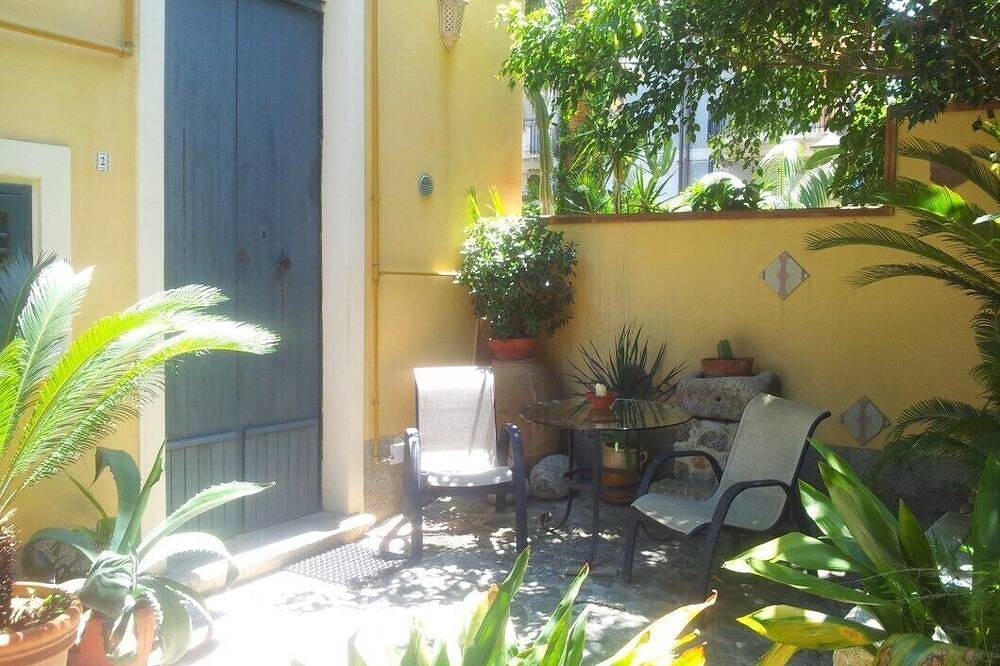 Elegante villa en estilo liberty con hermoso jardín en Tropea ctr beach close in Tropea, Provincia de Vibo Valentia