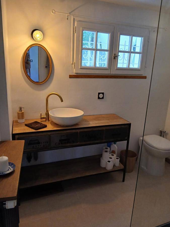 Appartement de vacances entier, Double Room with Private Bathroom in Thoiry, Yvelines