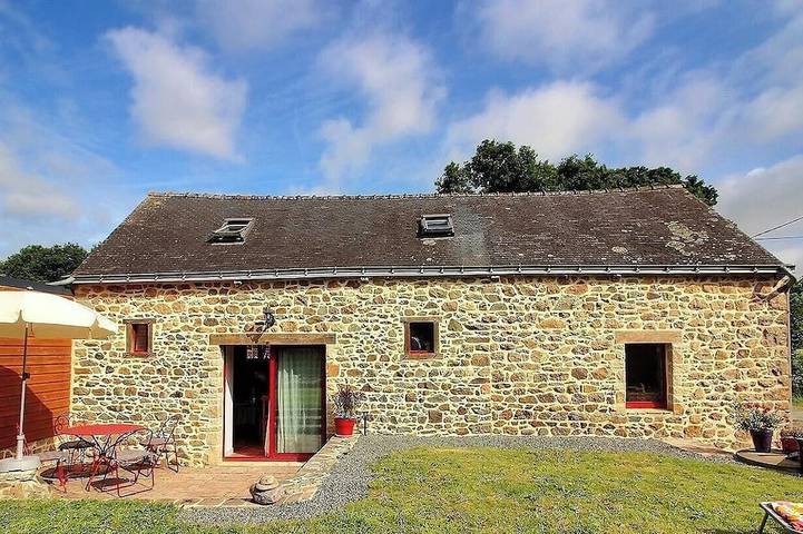 Location de vacances pour 3 personnes, avec jardin, animaux acceptés à Goudelin