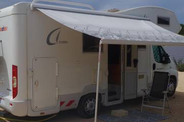 Camping pour 4 personnes, avec piscine et jacuzzi ainsi que jardin et terrasse dans le Gers