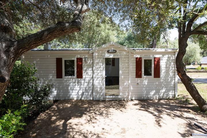 Mobil home pour 4 personnes, avec bassin pour enfant ainsi que jardin et sauna à Palasca
