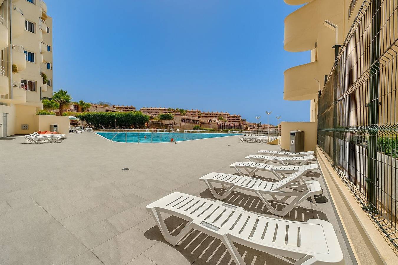 Appartamento intero, Appartamento per vacanze 'Sol Paraiso Sunset View' con piscina in comune, terrazza privata e Wi-Fi in Playa Paraíso, Adeje