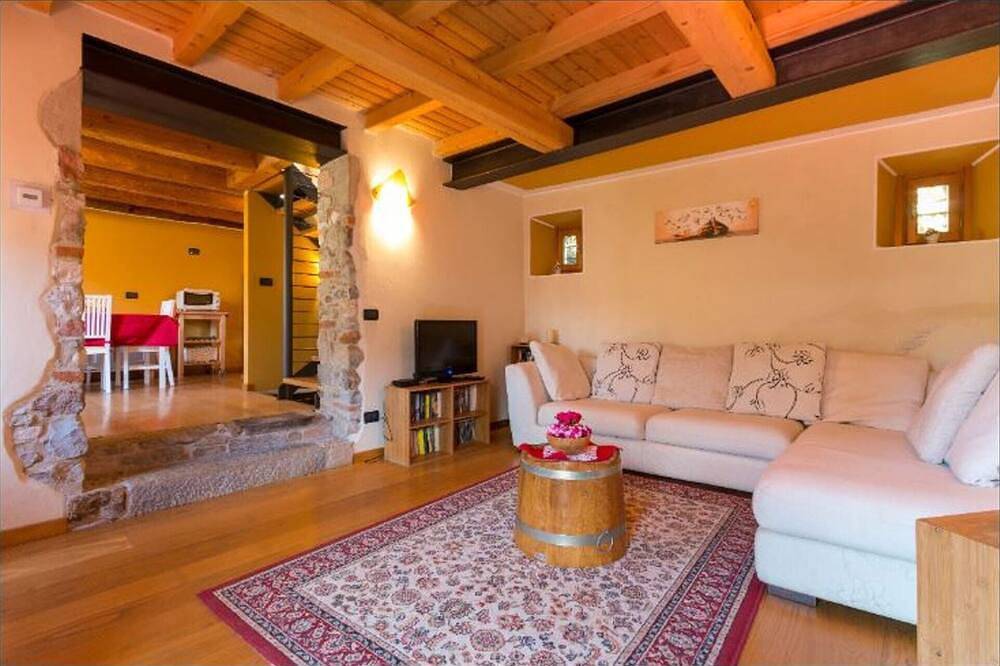 Casa Cesira entre las colinas de Prosecco y los lagos, entre Venecia y los Dolomitas in Tarzo, Carnic Prealps