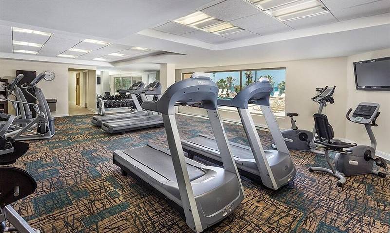 Holiday rental for 18 people, with pool and hot tub as well as balcony in California