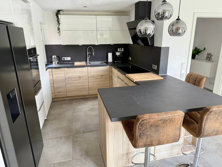 Holiday Home 'Neeborg' with Private Terrace, Garden, and Wi-Fi in Zetel, Southern North Sea Coast