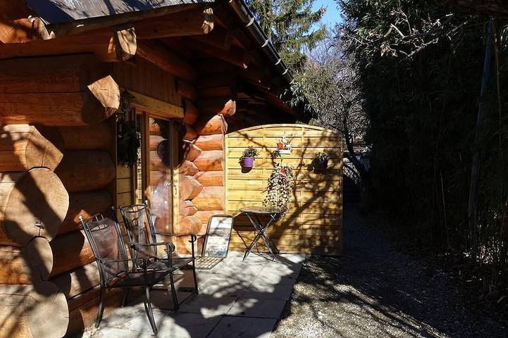 Ganze Wohnung, Studio with terrace (7 minutes from Vercorin) in Chalais (Schweiz), Walliser Alpen