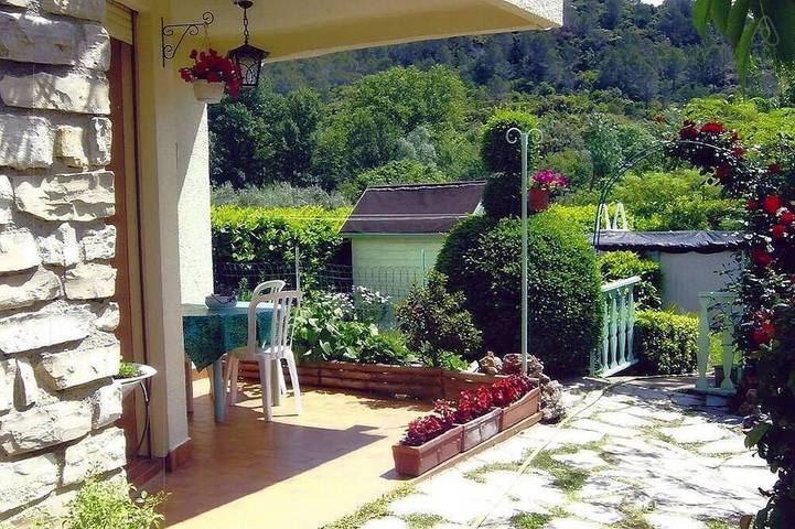 Gîte pour 4 personnes, avec jardin à Pierrerue