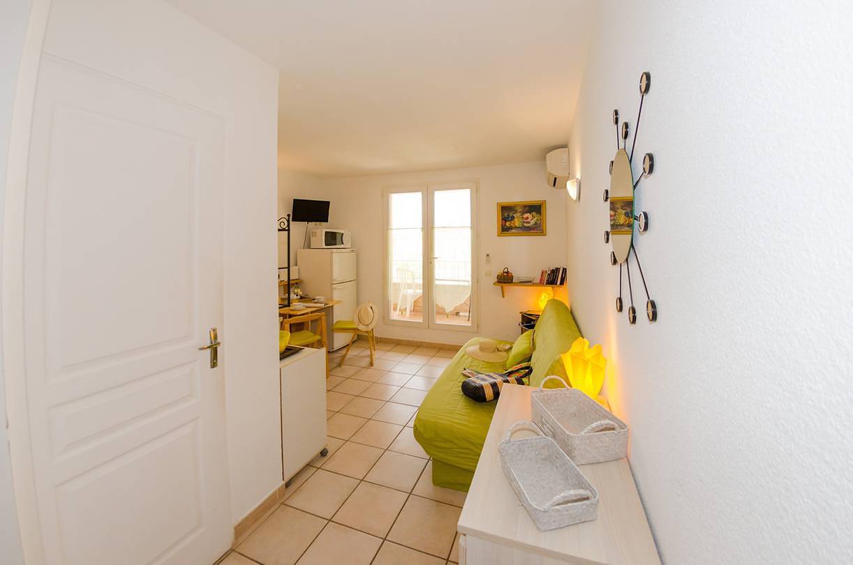 Studio entier, Coquet Studio (2 pers.) à 250 mètres de la Plage avec Piscine Chauffée et Tennis in La Londe-les-Maures, Parc national de Port-Cros