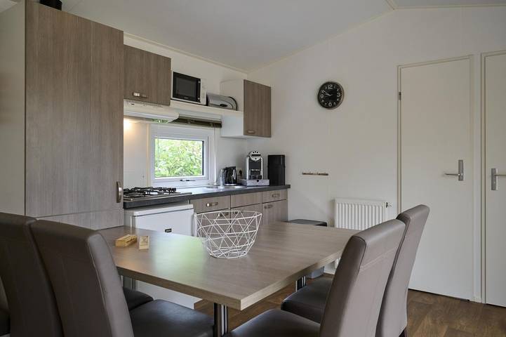 Vakantiehuis voor 6 personen, with Balkon/Terras and Terras as well as Uitzicht op het meer in Biddinghuizen