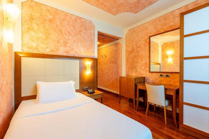 Hôtel pour 2 personnes, avec vue et jardin à Stezzano - 4