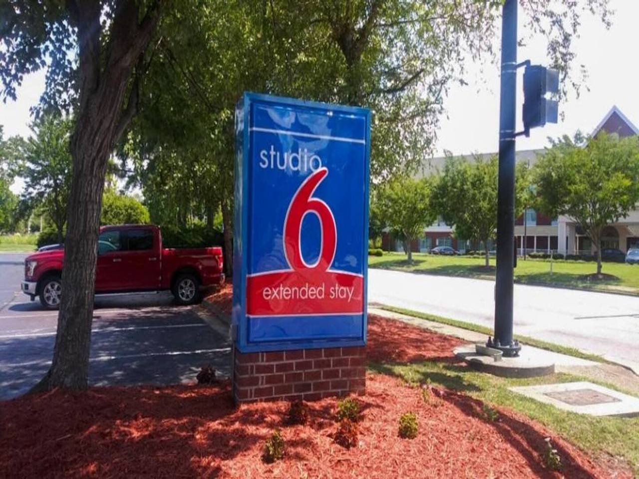 Entire apartment, 1 Queen Bed|Ada/Ri Shower/Smk/Kitchen in Hampton (VA), Hampton City