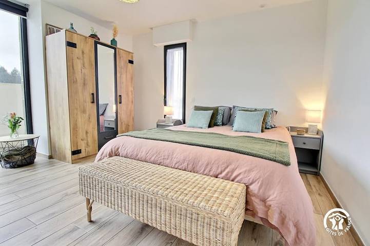 Location de vacances pour 10 personnes, avec piscine ainsi que terrasse et jardin à Pluméliau - 2