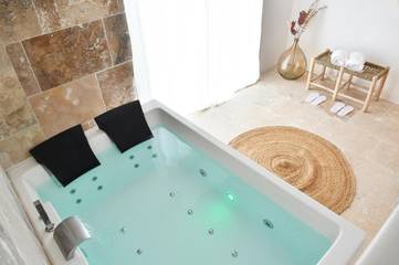Cottage pour 4 personnes, avec jacuzzi ainsi que jardin et sauna à Lembras