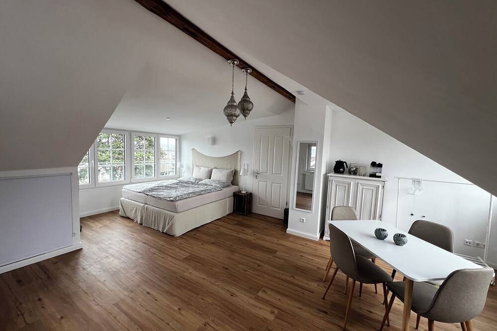 Ganze Wohnung, Apartment mit atemberaubendem Blick über Besigheim in Besigheim, Kraichgau