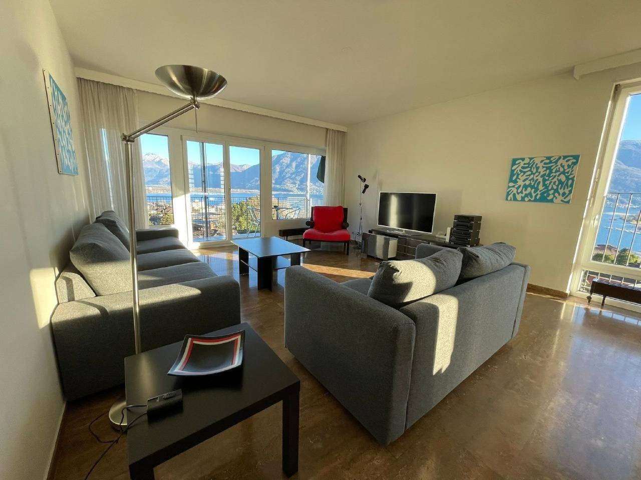 Ganze Wohnung, Mit Panorama-Sicht und Schwimmbad in Muralto, Tessiner Alpen