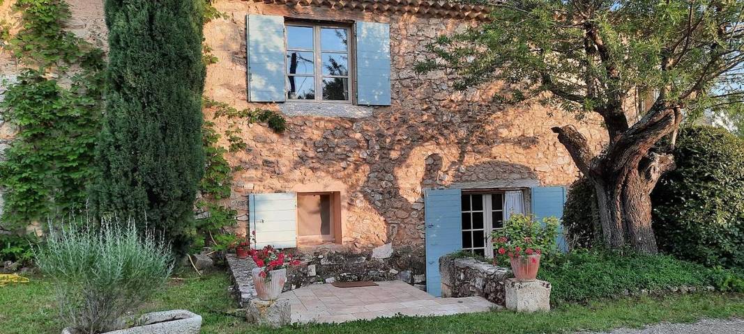 Gîte pour 2 personnes, avec Terrasse ainsi que Jardin et Vue à Baudinard-sur-Verdon