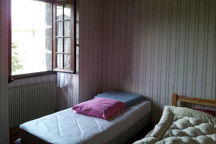 Gîte pour 6 personnes, avec jardin et balcon, animaux acceptés à Arlempdes - 2