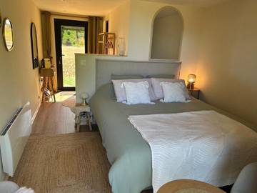 Chambre d’hôte pour 2 personnes, avec jardin ainsi que vue et terrasse à Plouigneau