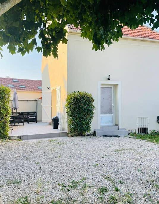 Gîte pour 4 personnes, avec jardin et terrasse, animaux acceptés à Varreddes