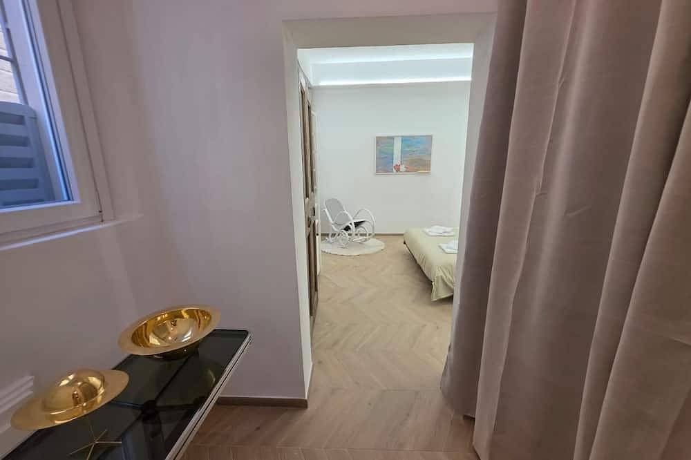 Entire apartment, Classic One Bedroom Apartment with King Bed in Modena, Modena Province