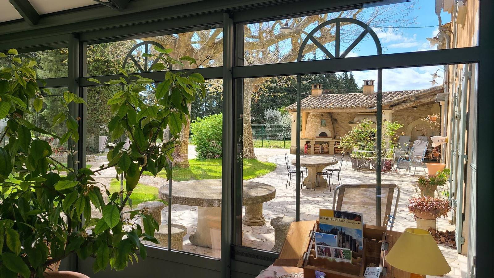 Ganze Wohnung, Familienfreundliches Ferienhaus mit beheiztem Gemeinschaftspool, Wlan & Klimaanlage in Le Thor in Le Thor, Vaucluse
