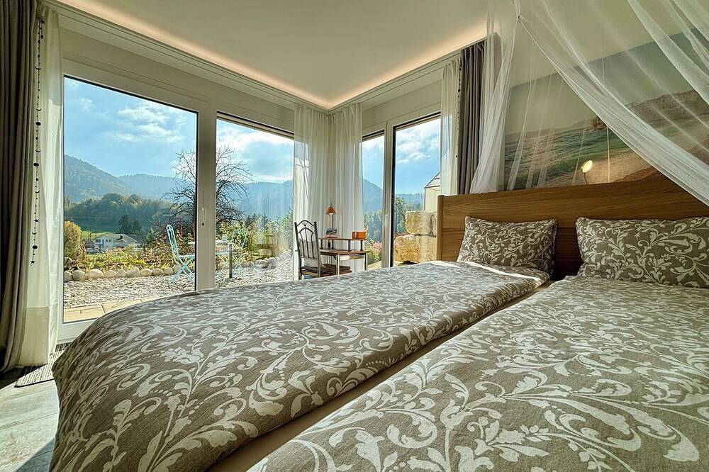 West-Side doubleroom + Singlebed/shower Wc/outside veranda/Castel & Garden view in Zullwil, Kanton Solothurn